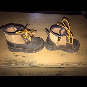 Toddler boys size 7 UGG boots